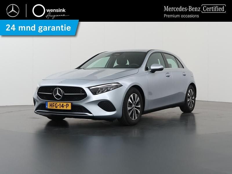 Grijs Gebruikt 2025 Mercedes A180 Edition Hatchback | € 34.850 (Eerlijke prijs) - Afbeelding 1/4