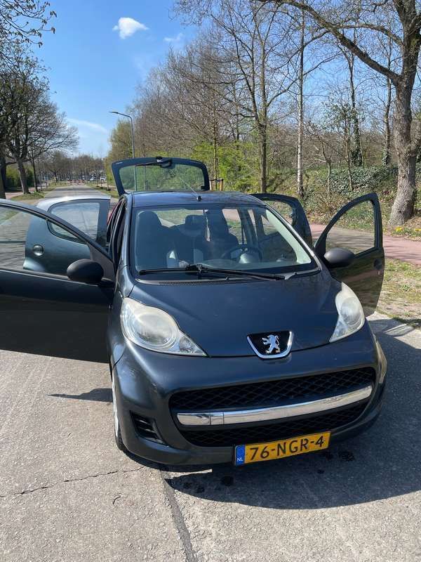 Grijs Gebruikt 2010 Peugeot 107 Hatchback | € 1.750 (Eerlijke prijs) - Afbeelding 1/4
