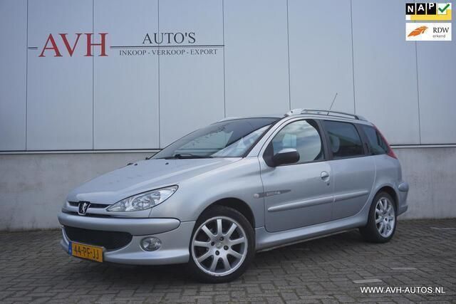 Grijs Gebruikt 2004 Peugeot 206 Quiksilver Stationwagen | € 2.250 (Eerlijke prijs) - Afbeelding 1/4