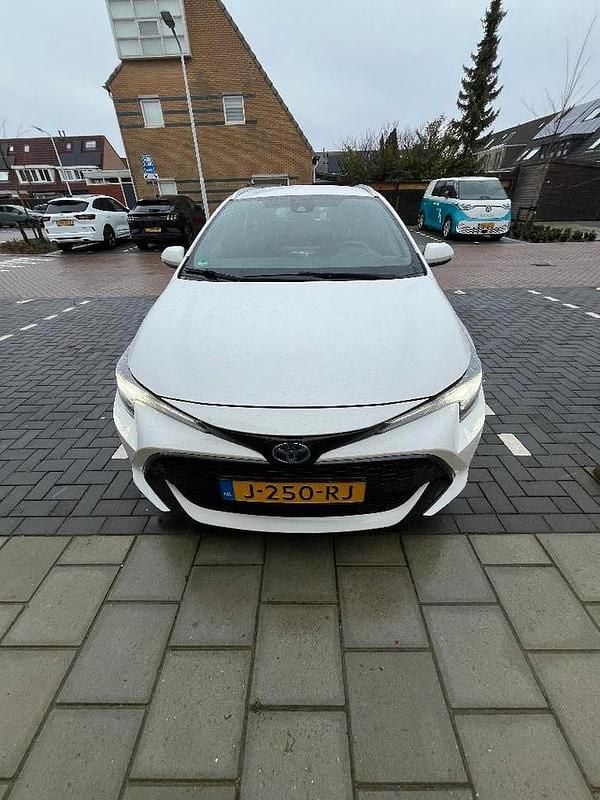 Wit Occasion 2020 Toyota Corolla Active Stationwagen | € 18.950 (Goede deal) - Afbeelding 1/4