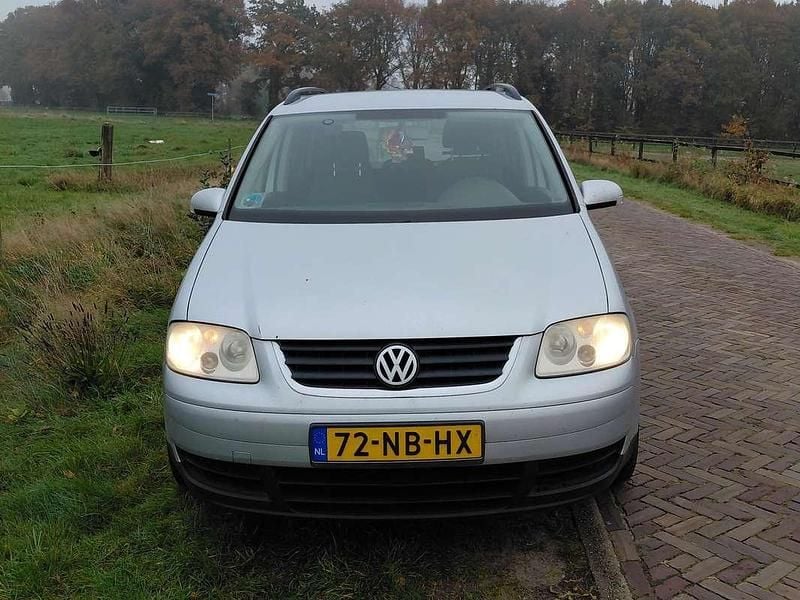 Zilver Occasion 2003 VW Touran Trendline MPV | € 1.000 (Goede deal) - Afbeelding 1/4