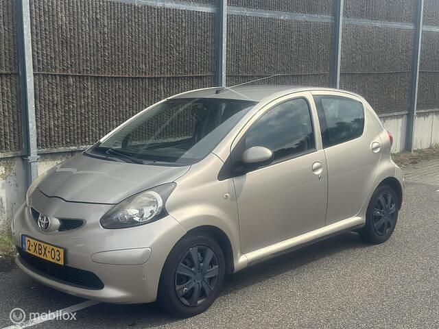 Bruin Gebruikt 2008 Toyota Aygo Hatchback | € 1.499 (Goede deal) - Afbeelding 1/4
