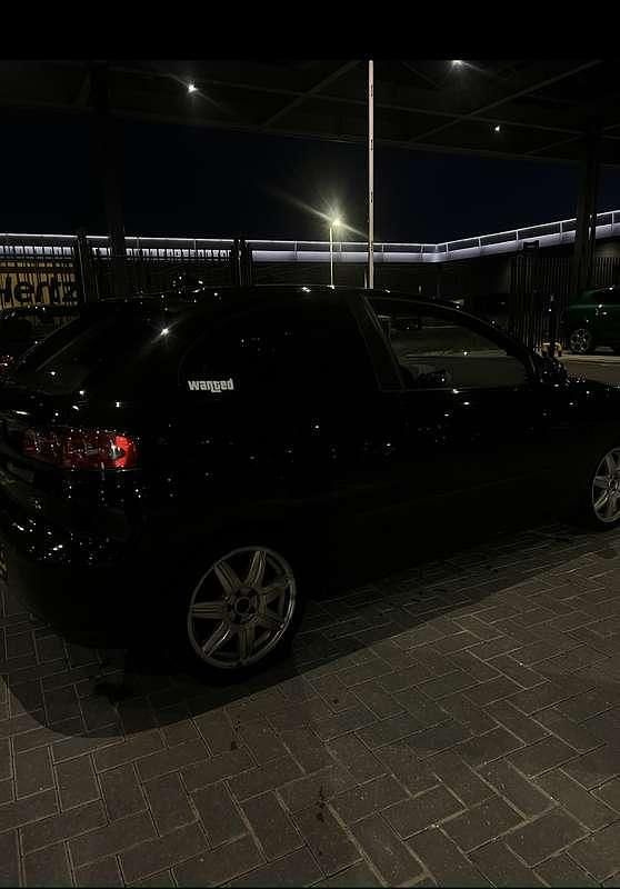 Zwart Gebruikt 2005 Seat Ibiza Sport Hatchback | € 2.100 - Afbeelding 1/4