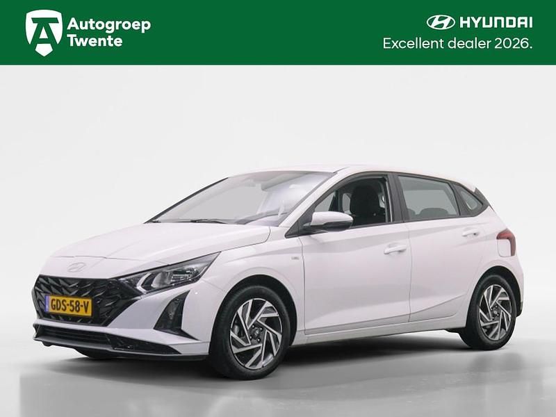 Atlas white Occasion 2024 Hyundai i20 Comfort Hatchback | € 17.900 (Goede deal) - Afbeelding 1/4