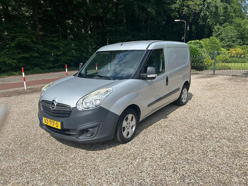 Gebruikt 2016 Opel Combo Edition Sedan | € 3.700 - Afbeelding 1/4
