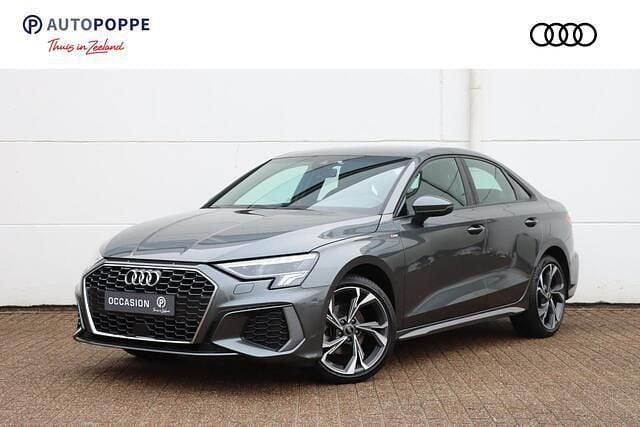 Grijs Occasion 2022 Audi A3 Design Sedan | € 28.950 (Eerlijke prijs) - Afbeelding 1/4
