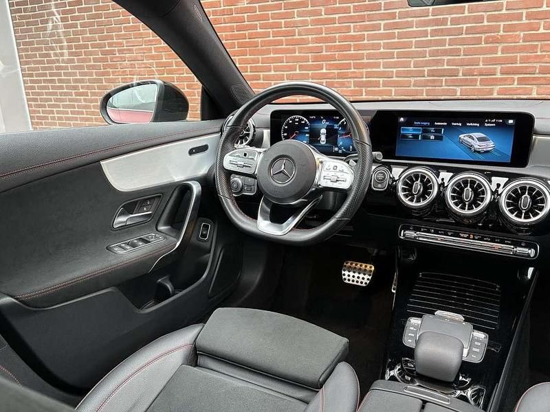 Occasion Mercedes CLA180 AMG line 136 PK (100 kW) 2023 Rood Sedan
