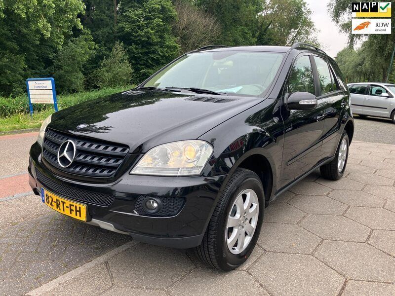 Zwart Gebruikt 2005 Mercedes ML350 SUV | € 8.500 (Eerlijke prijs) - Afbeelding 1/4