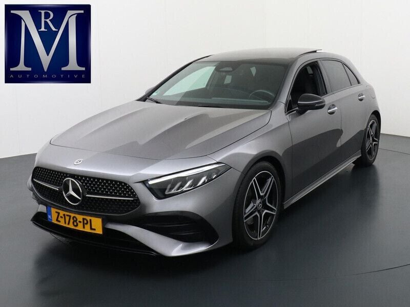 Grijs Gebruikt 2023 Mercedes A200 AMG line Hatchback | € 33.770 (Eerlijke prijs) - Afbeelding 1/4