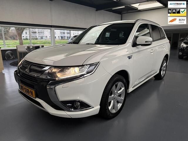 Wit Gebruikt 2015 Mitsubishi Outlander Edition SUV | € 11.950 (Eerlijke prijs) - Afbeelding 1/4