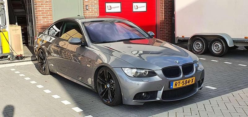 Grijs Gebruikt 2007 BMW 325 Coupé | € 13.500 - Afbeelding 1/4