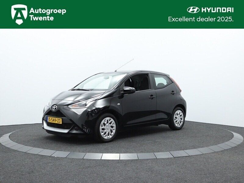 Zwart, metallic lak Gebruikt 2019 Toyota Aygo X-play Hatchback | € 13.950 (Eerlijke prijs) - Afbeelding 1/4