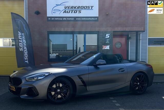 Grijs Gebruikt 2020 BMW Z4 Executive Cabriolet | € 53.950 (Eerlijke prijs) - Afbeelding 1/4