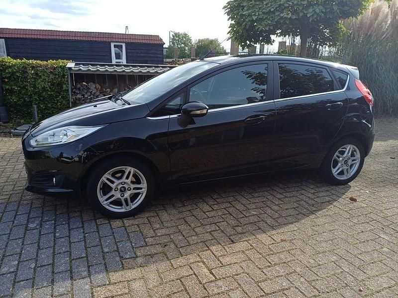Zwart Gebruikt 2014 Ford Fiesta Titanium Hatchback | € 4.250 (Eerlijke prijs) - Afbeelding 1/4