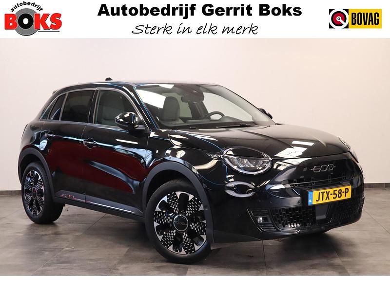 Zwart (metallic) Occasion 2025 Fiat 600 La Prima SUV | € 25.950 (Goede deal) - Afbeelding 1/3