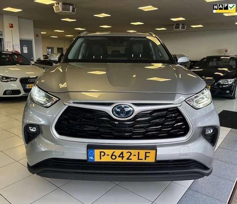 Grijs Gebruikt 2022 Toyota Highlander Style SUV | € 46.900 - Afbeelding 1/4