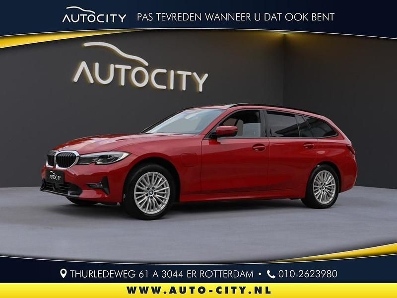 Rood Gebruikt 2020 BMW 330 Sport Line Stationwagen | € 29.750 (Eerlijke prijs) - Afbeelding 1/4