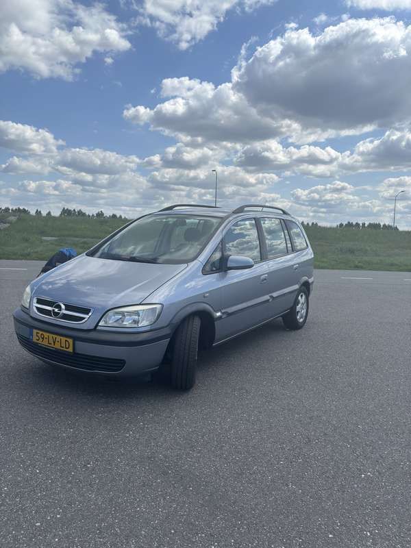 Grijs Gebruikt 2003 Opel Zafira Comfort MPV | € 1.500 (Eerlijke prijs) - Afbeelding 1/4