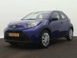Blauw Gebruikt 2024 Toyota Aygo Play Hatchback | € 19.245 (Goede deal) - Afbeelding 1/3