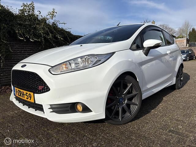 Occasion Ford Fiesta ST 182 PK (133 kW) 2015 Wit Hatchback