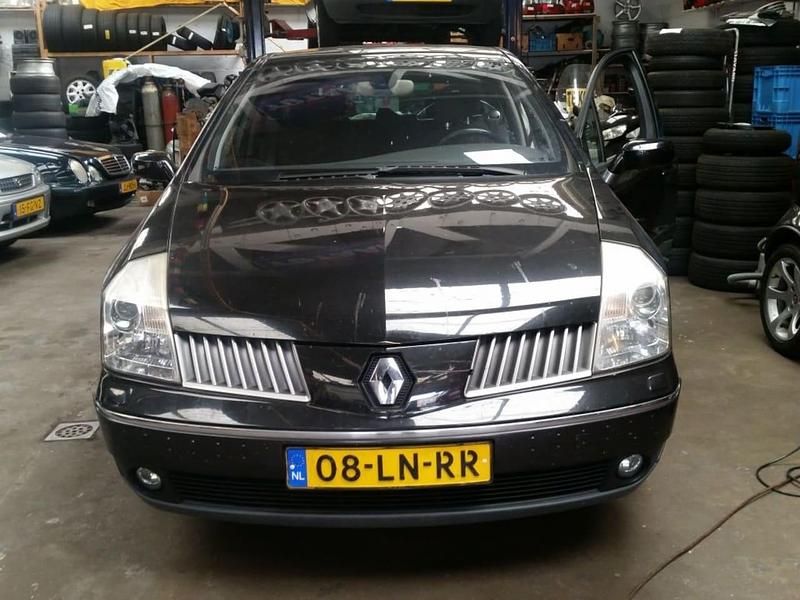 Zwart Gebruikt 2003 Renault Vel Satis Hatchback | € 2.200 (Iets duurder) - Afbeelding 1/4