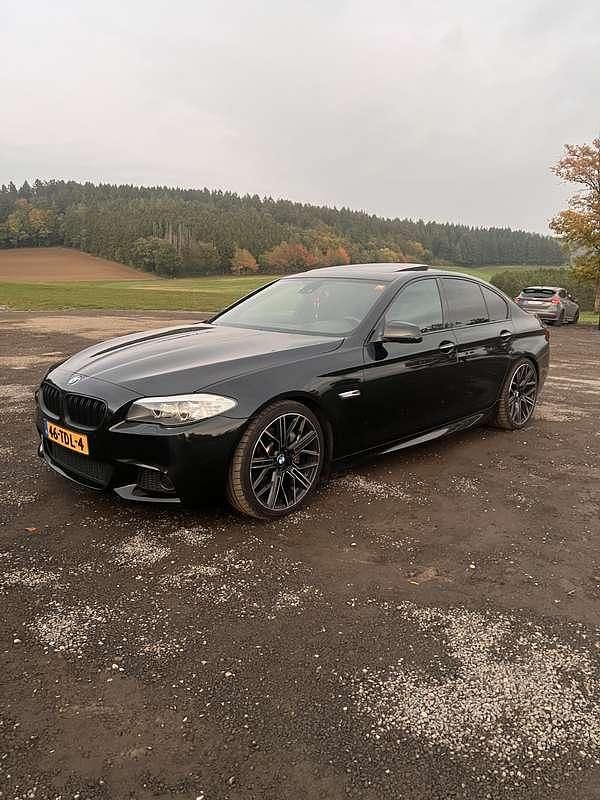Zwart Occasion 2012 BMW 530 Executive Sedan | € 12.250 (Iets duurder) - Afbeelding 1/4