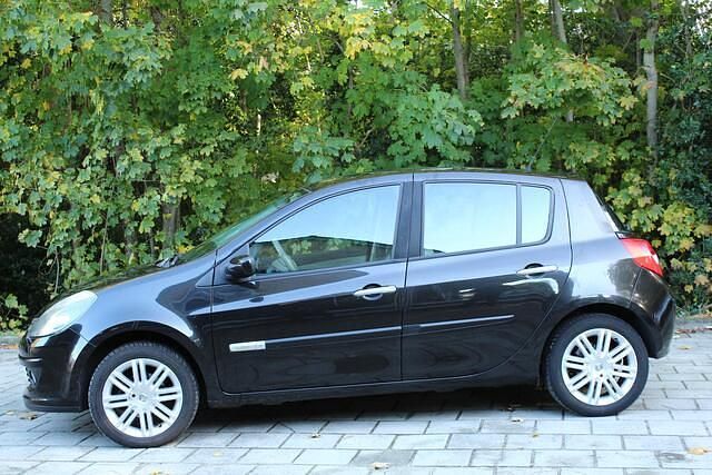 Zwart Gebruikt 2006 Renault Clio II Initiale Hatchback | € 2.449 (Eerlijke prijs) - Afbeelding 1/4