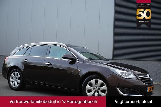 Bruin (metallic) Gebruikt 2016 Opel Insignia Executive Stationwagen | € 5.950 (Iets duurder) - Afbeelding 1/4