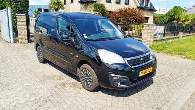 Zwart Gebruikt 2017 Peugeot Partner MPV | € 14.250 (Duur) - Afbeelding 1/4