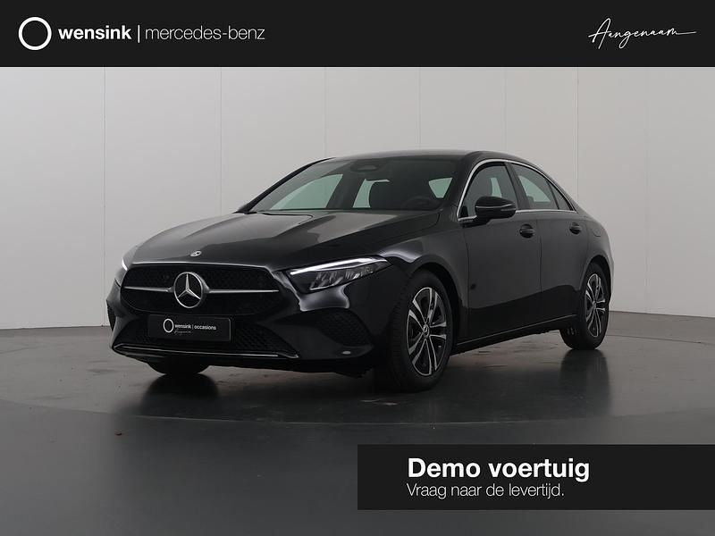 Zwart Gebruikt 2024 Mercedes A180 Edition Sedan | € 35.450 (Eerlijke prijs) - Afbeelding 1/4