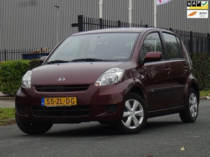 Rood Gebruikt 2008 Daihatsu Sirion Hatchback | € 1.799 (Eerlijke prijs) - Afbeelding 1/4