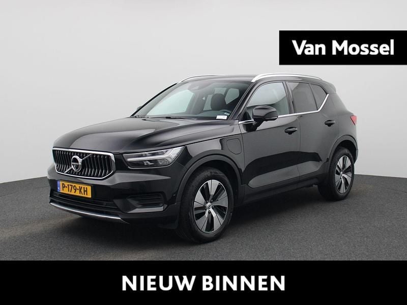 Zwart Gebruikt 2022 Volvo XC40 Inscription SUV | € 27.400 (Super prijs) - Afbeelding 1/4