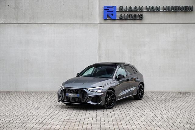 Grijs Gebruikt 2021 Audi A3 Sportback S-Line Hatchback | € 37.950 (Duur) - Afbeelding 1/4
