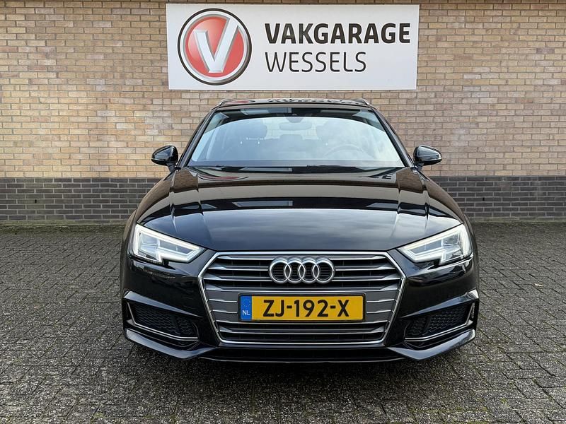Occasion Audi A4 Sport 150 PK (110 kW) 2019 Zwart (metallic) Stationwagen