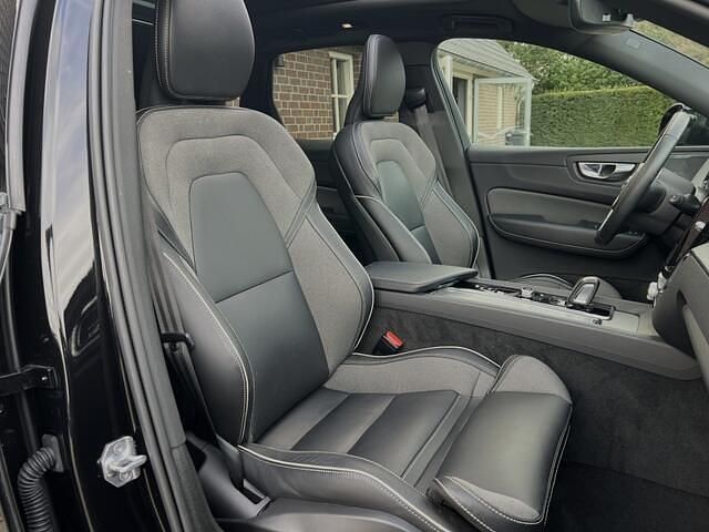 Occasion Volvo XC60 R-Design 341 PK (250 kW) 2021 Zwart SUV