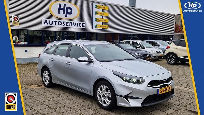Grijs Gebruikt 2023 Kia Ceed Hatchback | € 16.000 (Super prijs) - Afbeelding 1/4
