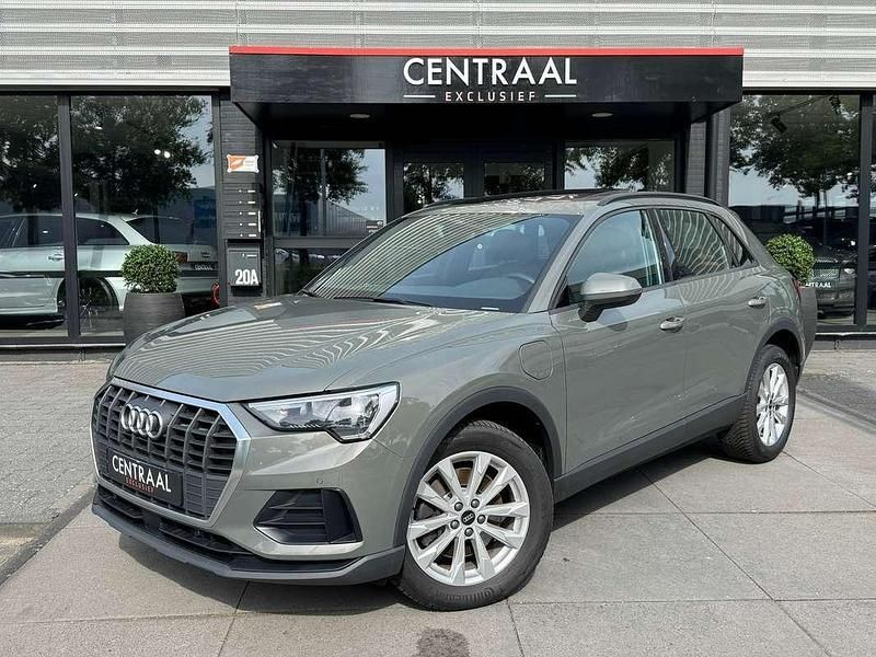 Grijs, metallic lak Gebruikt 2022 Audi Q3 Premium SUV | € 36.950 (Eerlijke prijs) - Afbeelding 1/4