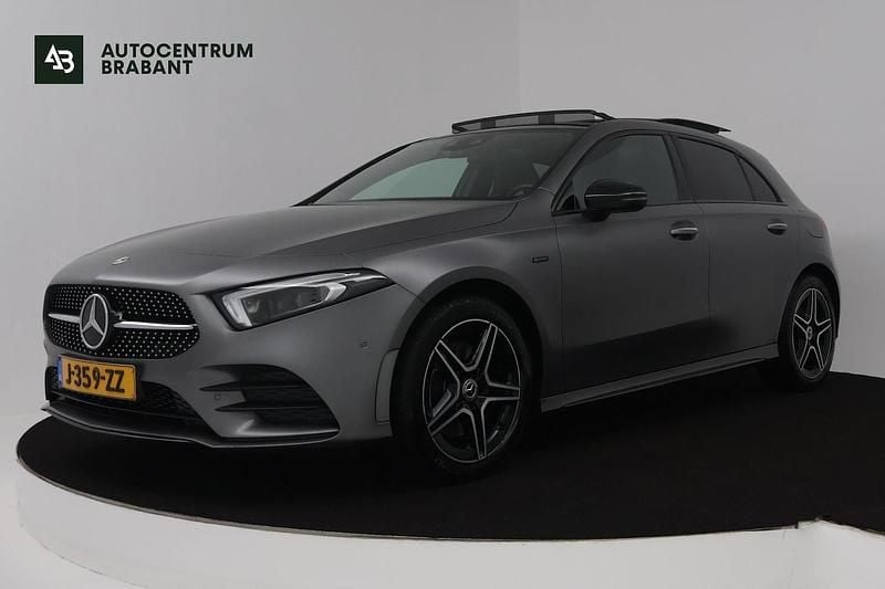 Grijs Gebruikt 2020 Mercedes A250 Business Hatchback | € 25.945 (Iets duurder) - Afbeelding 1/4