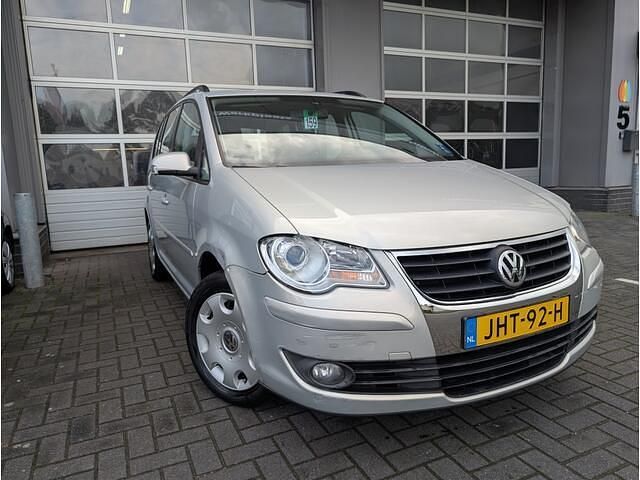 Zilver Occasion 2008 VW Touran Trendline MPV | € 4.750 - Afbeelding 1/4