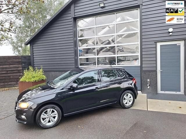 Zwart Gebruikt 2021 VW Polo Comfortline Hatchback | € 15.900 (Goede deal) - Afbeelding 1/4