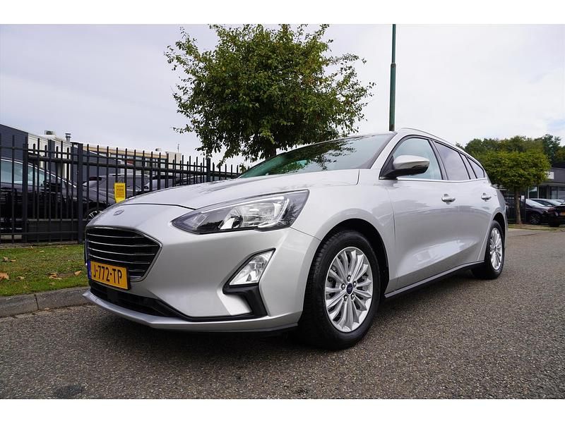 Grijs, metallic lak Gebruikt 2020 Ford Focus Titanium X Stationwagen | € 14.945 (Super prijs) - Afbeelding 1/4