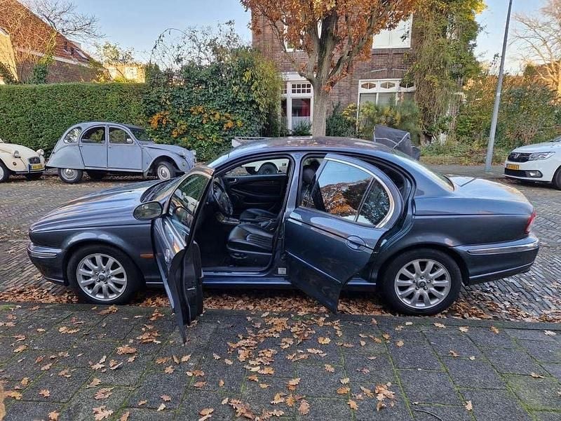 Grijs Gebruikt 2001 Jaguar X-type Sedan | € 3.495 (Eerlijke prijs) - Afbeelding 1/4