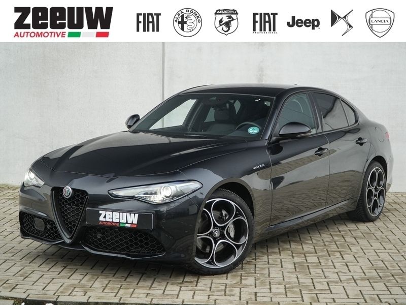Zwart, metallic lak Gebruikt 2022 Alfa Romeo Giulia Veloce Sedan | € 47.450 (Iets duurder) - Afbeelding 1/4