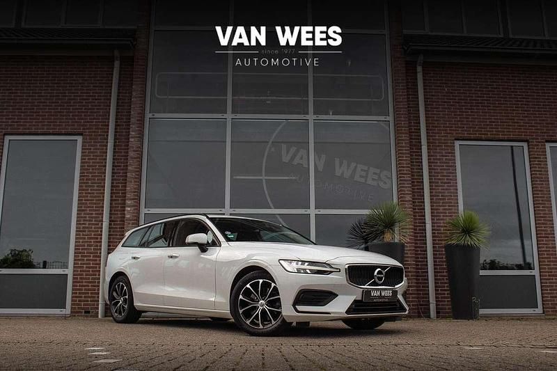 Wit Gebruikt 2022 Volvo V60 Momentum Stationwagen | € 23.750 (Goede deal) - Afbeelding 1/3