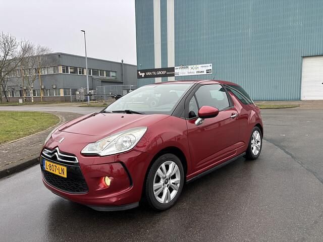 Occasion Citroën DS3 Chic 97 PK (71 kW) 2010 Rood (metallic) Hatchback