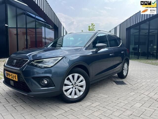 Grijs Gebruikt 2021 Seat Arona Business SUV | € 17.950 (Eerlijke prijs) - Afbeelding 1/4