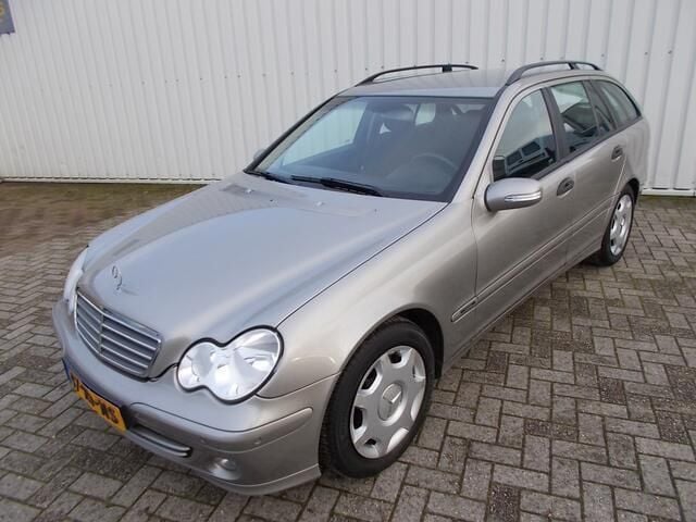 Grijs Gebruikt 2005 Mercedes C180 Classic Stationwagen | € 3.650 (Duur) - Afbeelding 1/4