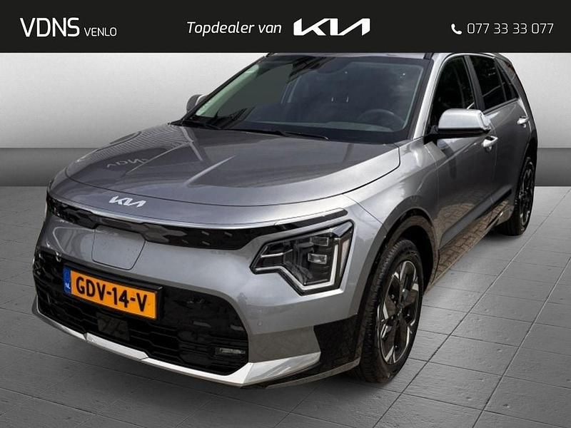 Grijs Gebruikt 2024 Kia Niro Advance SUV | € 36.950 (Eerlijke prijs) - Afbeelding 1/4