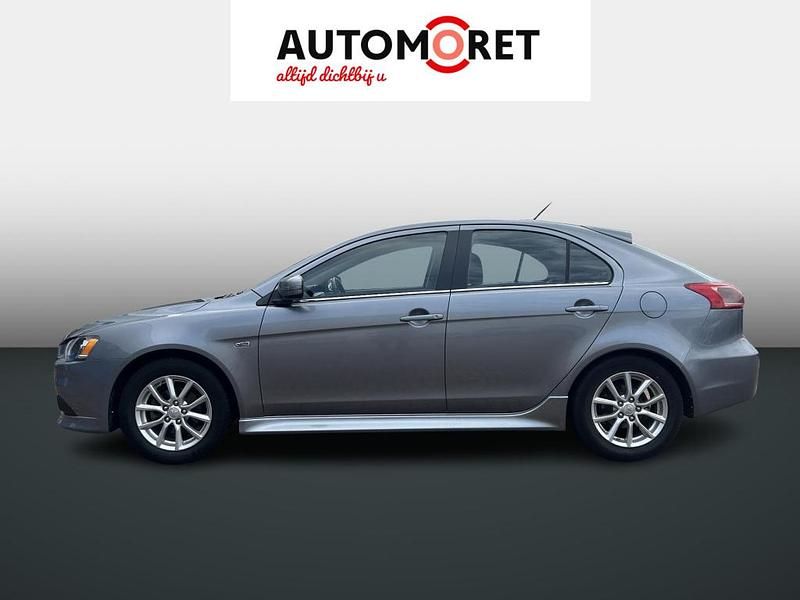 Hatchback Gebruikt 2015 Mitsubishi Lancer Sportback Edition Hatchback | € 11.950 (Iets duurder) - Afbeelding 1/4