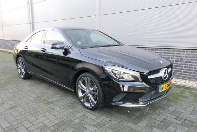 Zwart Occasion 2016 Mercedes CLA180 Edition Sedan | € 14.750 (Eerlijke prijs) - Afbeelding 1/4
